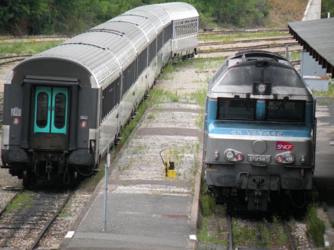  train corail et locomotive
